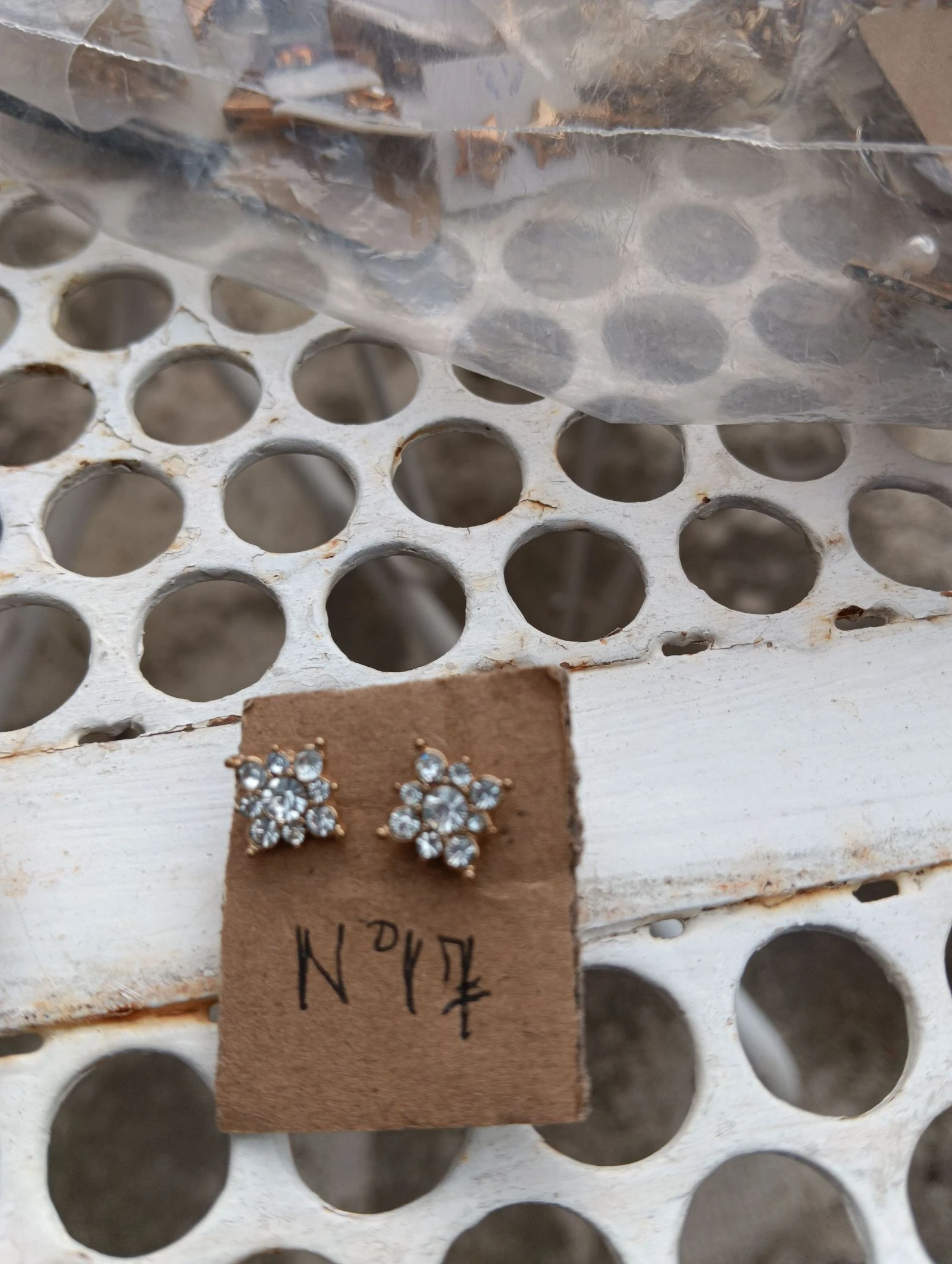 Paire de boucles d'oreilles carrées rubis neuve 